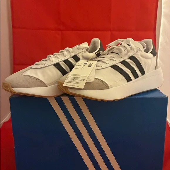 Adidas Men’s White/Black Retro Sneakers - Picture 2 of 3